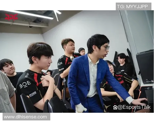 esports最新数据赛后复盘BLG与JDG的团队协作分析与战术探讨